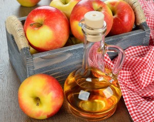 el vinagre de manzana y sus propiedades medicinales - bote. jpg