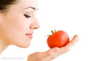 quitar los puntos negros en casa-tomate